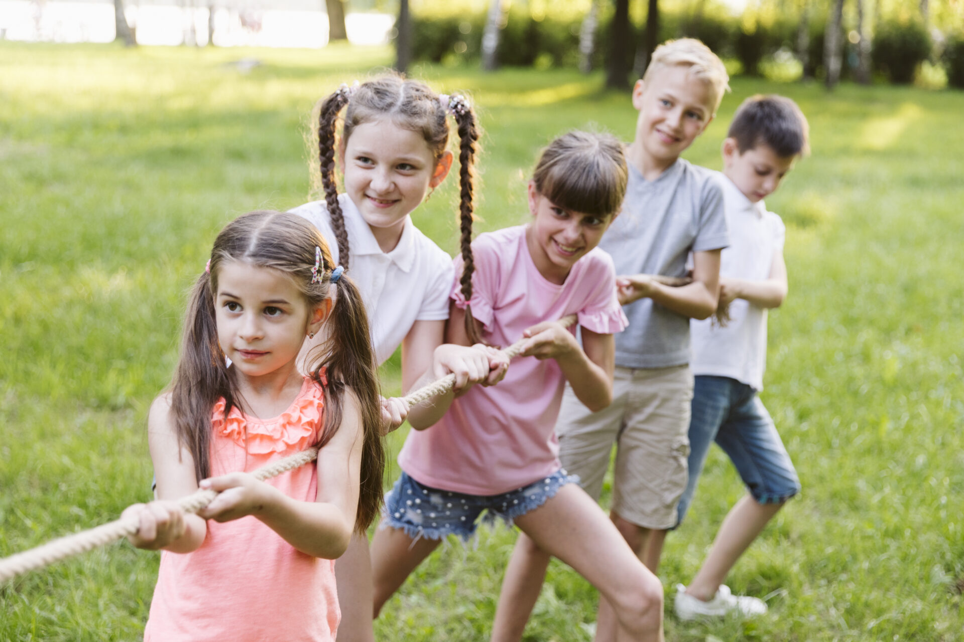 kids-having-fun-in-tug-of-war