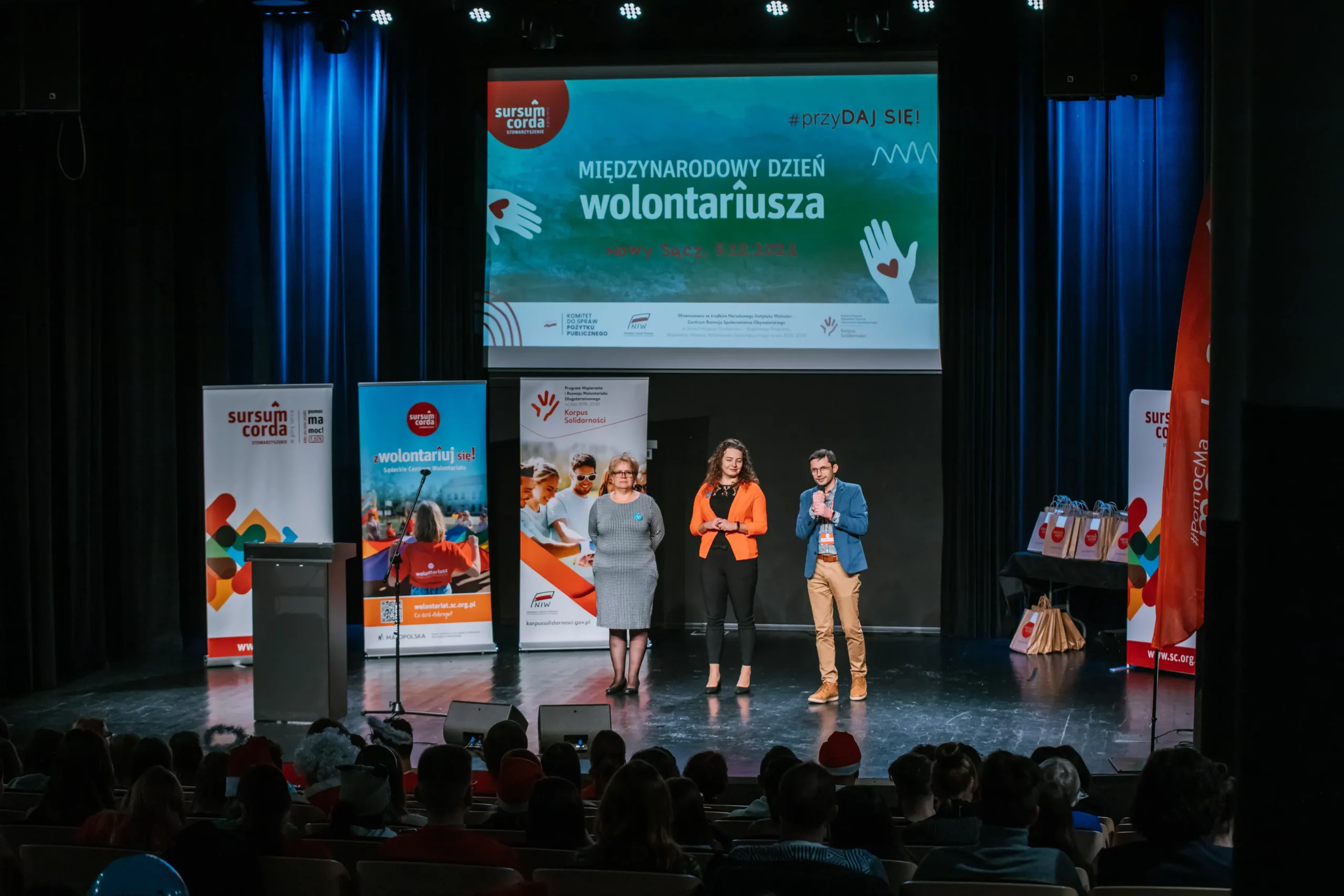 FOTORELACJA! Super Bohaterowie świętowali Międzynarodowy Dzień Wolontariusza